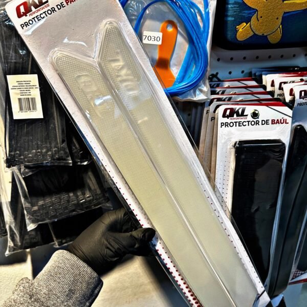 PROTECTOR DE PARAGOLPE QKL 4UN TRANSPARENTE