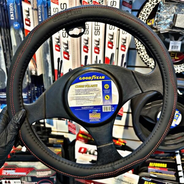CUBRE VOLANTE GOODYEAR C/COSTURA ROJA