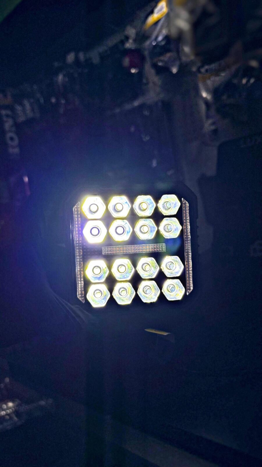 FARO CUADRADO 16 LED - Imagen 4