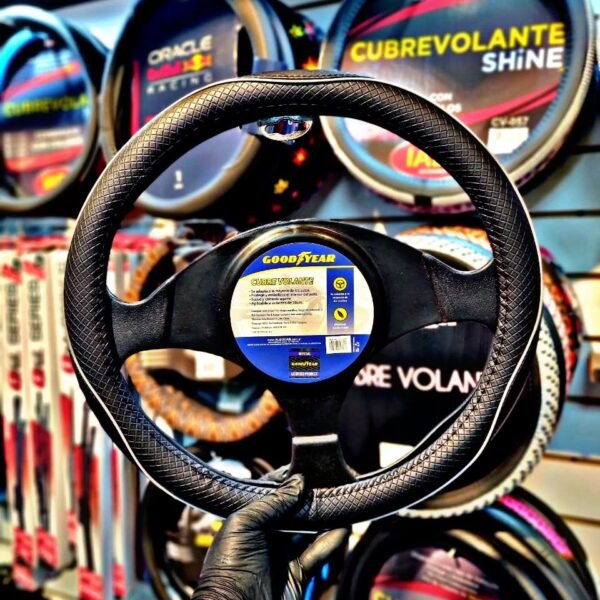 CUBRE VOLANTE GOODYEAR NEGRO C/RIBETE REFLECTIVO GRIS