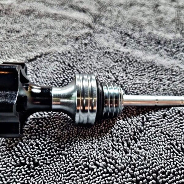 TAPON MEDIDOR DE ACEITE CORTO NEGRO