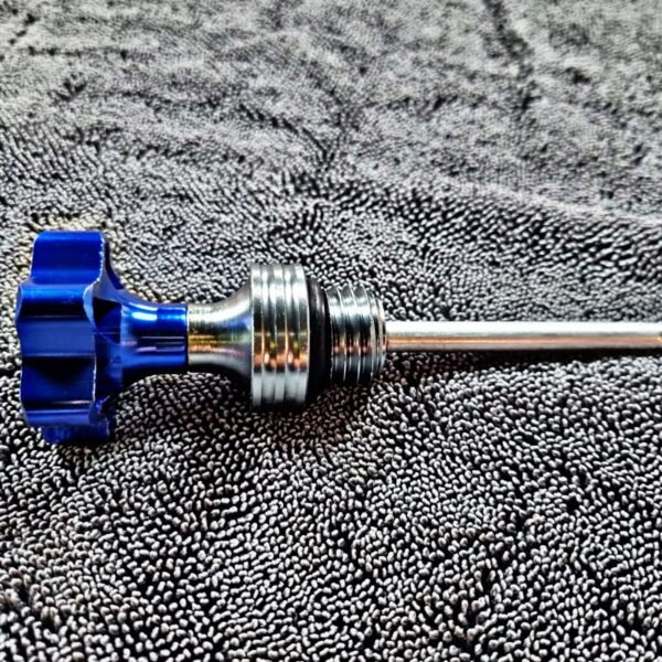 TAPON MEDIDOR DE ACEITE LARGO AZUL