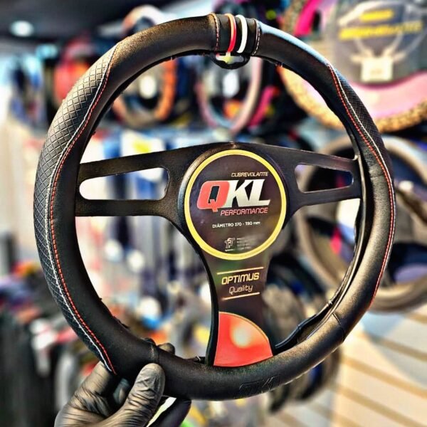 CUBRE VOLANTE QKL NEGRO TIRA BLANCO/ROJO