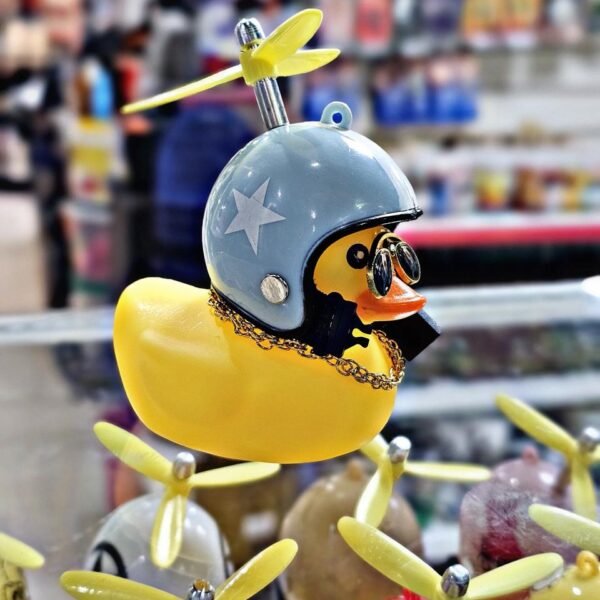 PATITO AMARILLO CASCO CELESTE ESTRELLA BLANCA C/HELICE