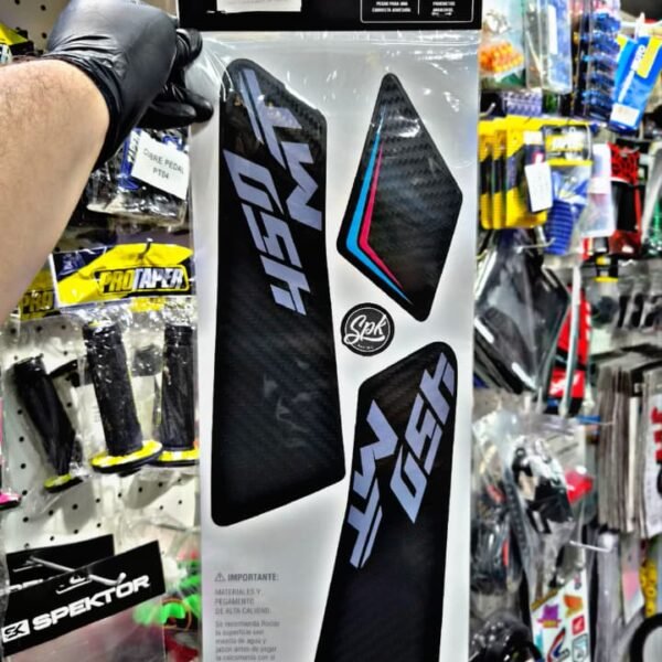 PROTECTOR DE TANQUE CF MOTO 450 MT CARBON/CELESTE